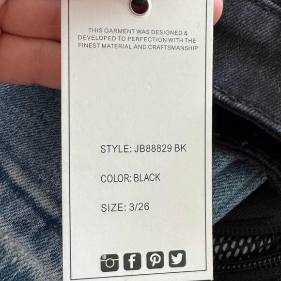 Judy Blue NWT Women’s Mid-Rise Destroyed Hem Distressed Jeans (Size 3/26) - Picture 8 of 10